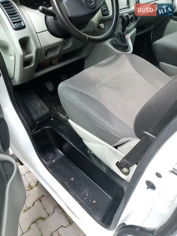 Минивэн Opel Vivaro 2003 в Ивано-Франковске