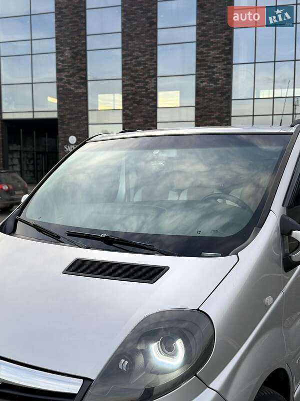 Минивэн Opel Vivaro 2010 в Черновцах