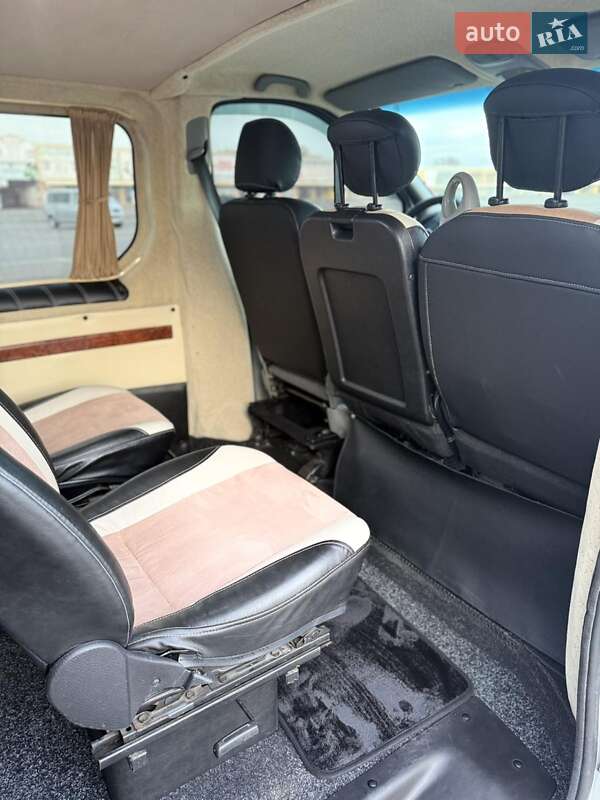 Минивэн Opel Vivaro 2010 в Черновцах