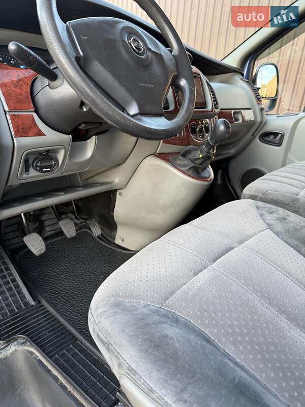 Минивэн Opel Vivaro 2003 в Бершади