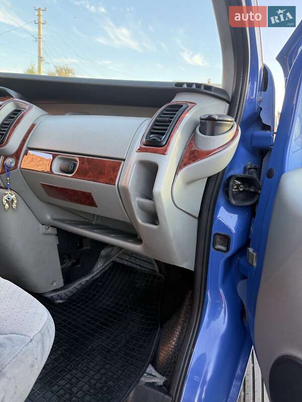 Минивэн Opel Vivaro 2003 в Бершади