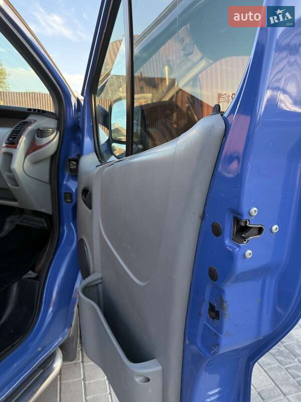 Минивэн Opel Vivaro 2003 в Бершади