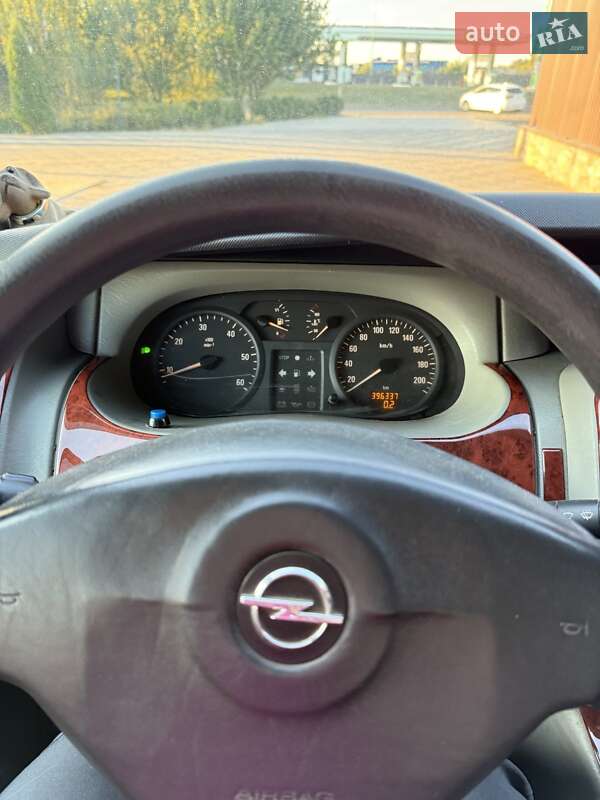 Минивэн Opel Vivaro 2003 в Бершади