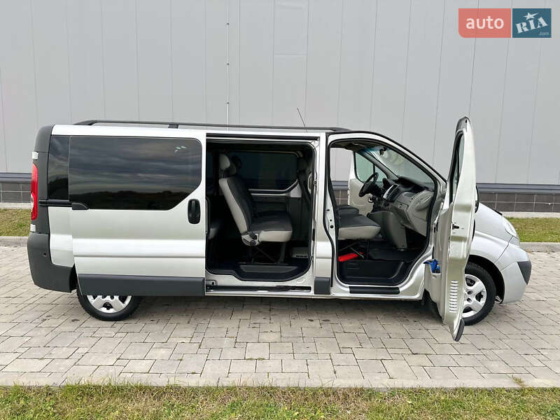 Минивэн Opel Vivaro 2014 в Ровно