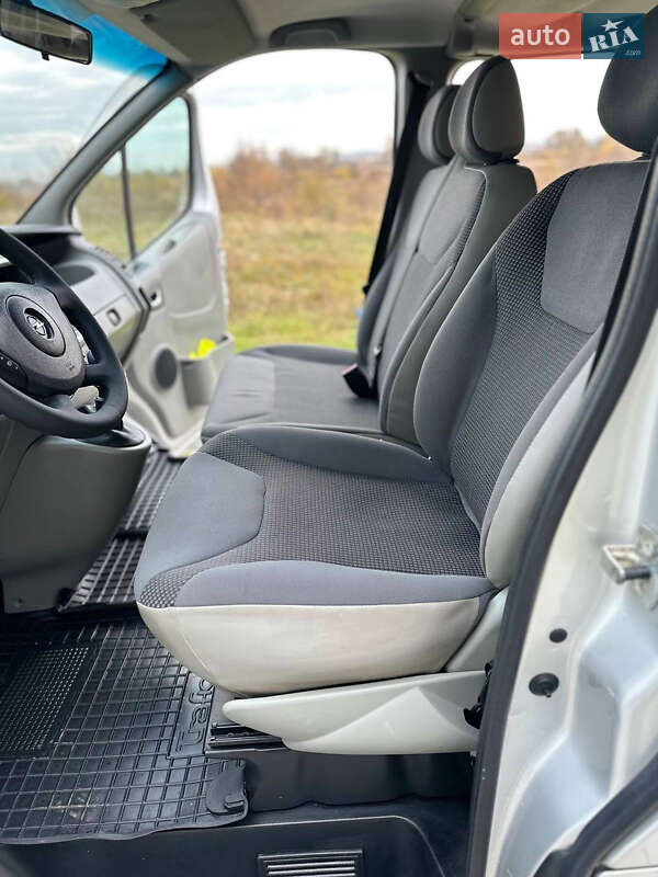 Минивэн Opel Vivaro 2014 в Ровно