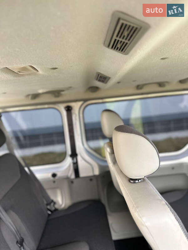 Минивэн Opel Vivaro 2014 в Ровно