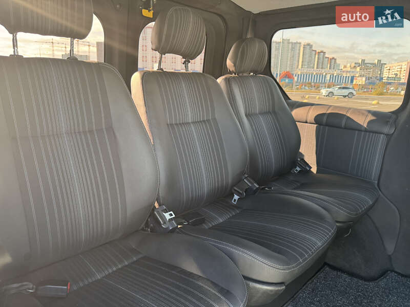 Мінівен Opel Vivaro 2017 в Києві