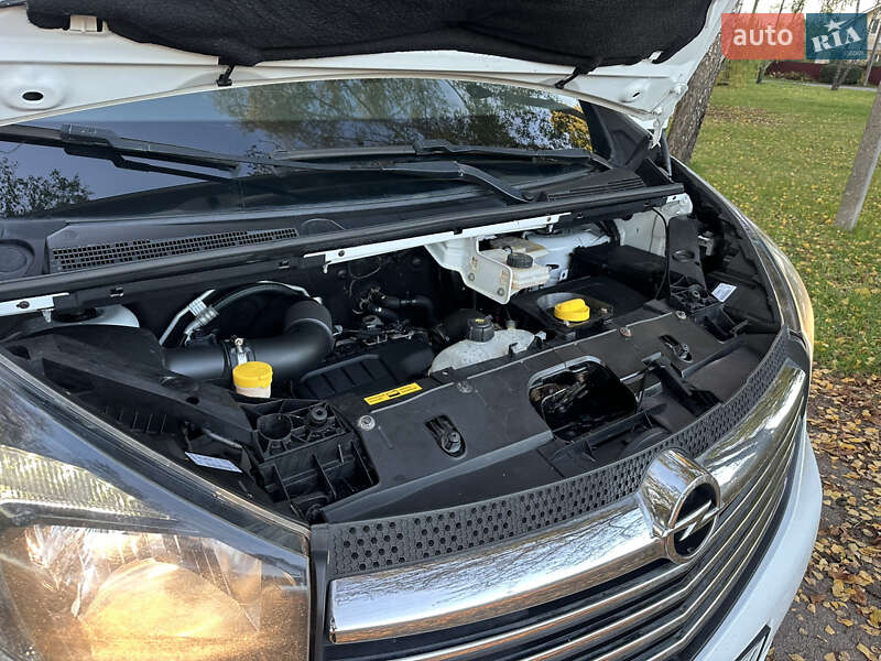Вантажний фургон Opel Vivaro 2016 в Борисполі