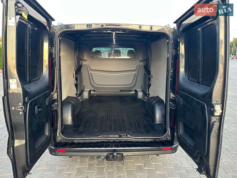Минивэн Opel Vivaro 2015 в Луцке