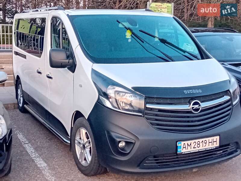 Минивэн Opel Vivaro 2018 в Познани фото Минивэн Opel Vivaro 2018 в Познани