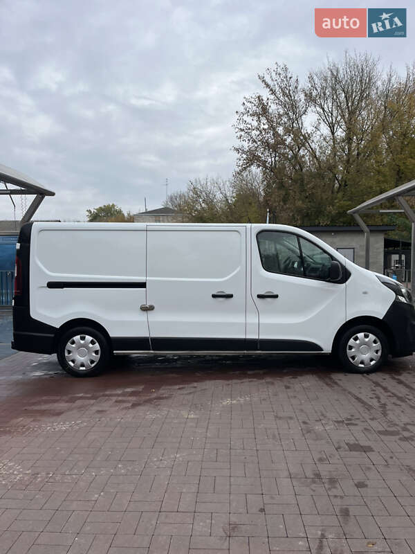 Вантажний фургон Opel Vivaro 2017 в Рівному