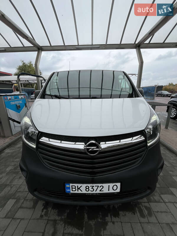 Вантажний фургон Opel Vivaro 2017 в Рівному