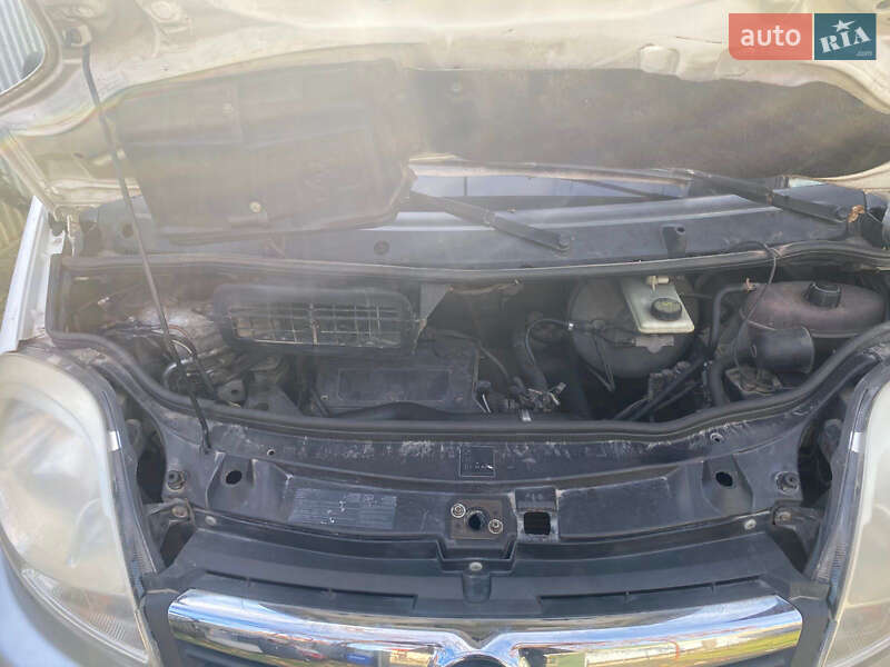 Минивэн Opel Vivaro 2004 в Ужгороде