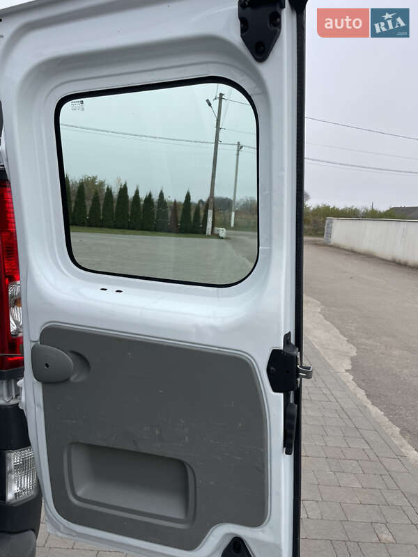 Мінівен Opel Vivaro 2012 в Дубні