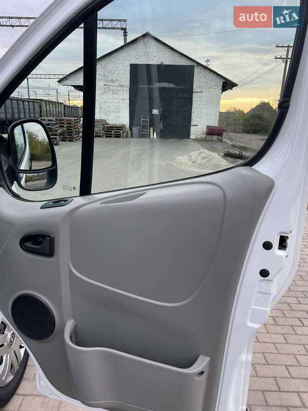 Мінівен Opel Vivaro 2012 в Дубні