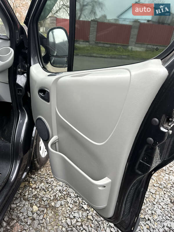 Рефрижератор Opel Vivaro 2012 в Кореці