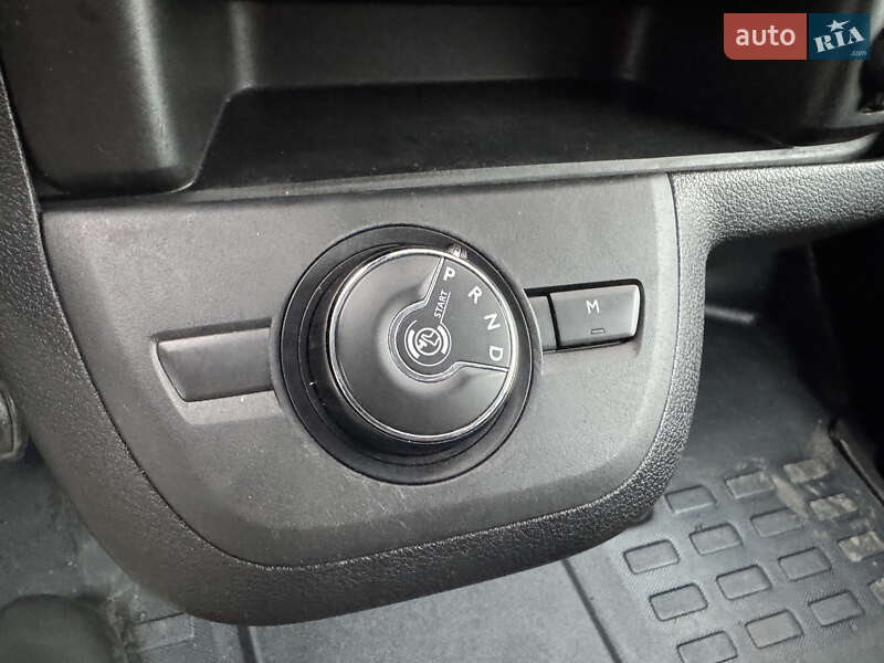 Вантажний фургон Opel Vivaro 2020 в Дубні