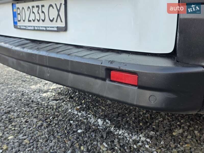 Грузовой фургон Opel Vivaro 2017 в Тернополе