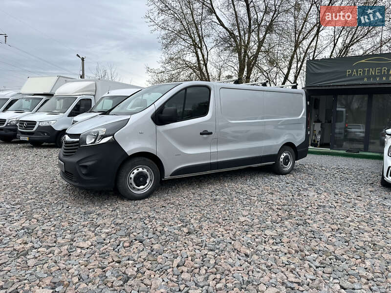 Вантажний фургон Opel Vivaro 2017 в Рівному