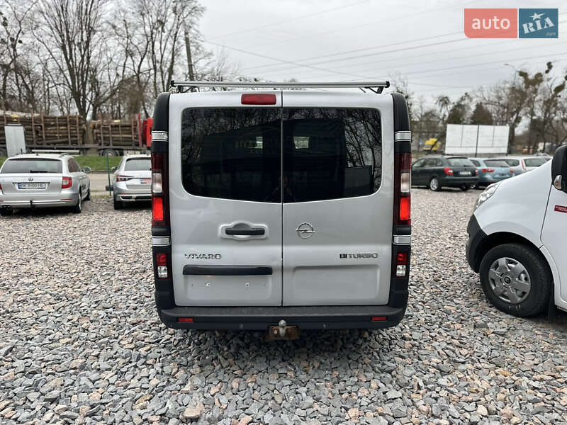 Вантажний фургон Opel Vivaro 2017 в Рівному