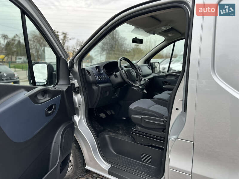 Вантажний фургон Opel Vivaro 2017 в Рівному