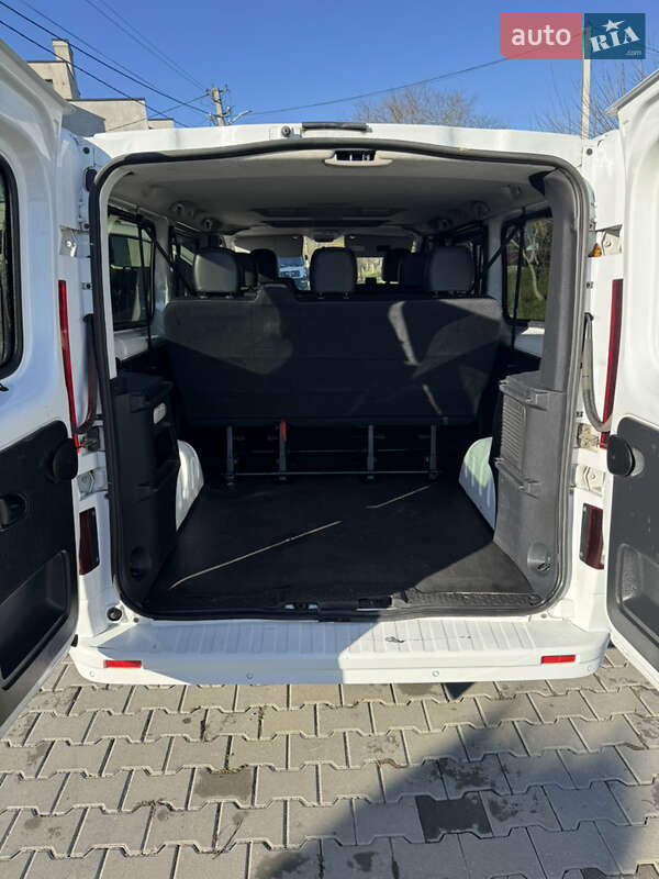Минивэн Opel Vivaro 2017 в Черновцах
