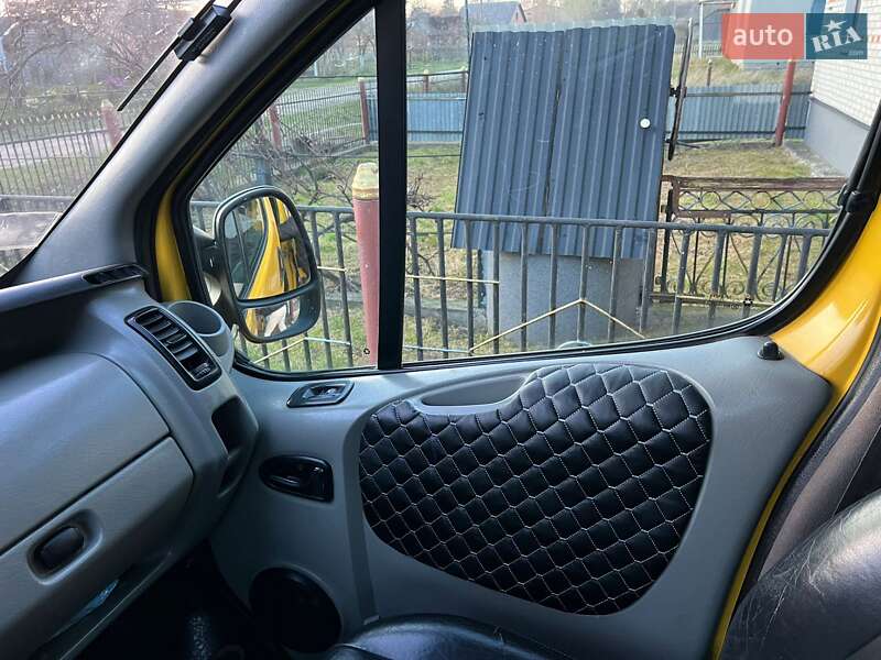 Минивэн Opel Vivaro 2004 в Самборе