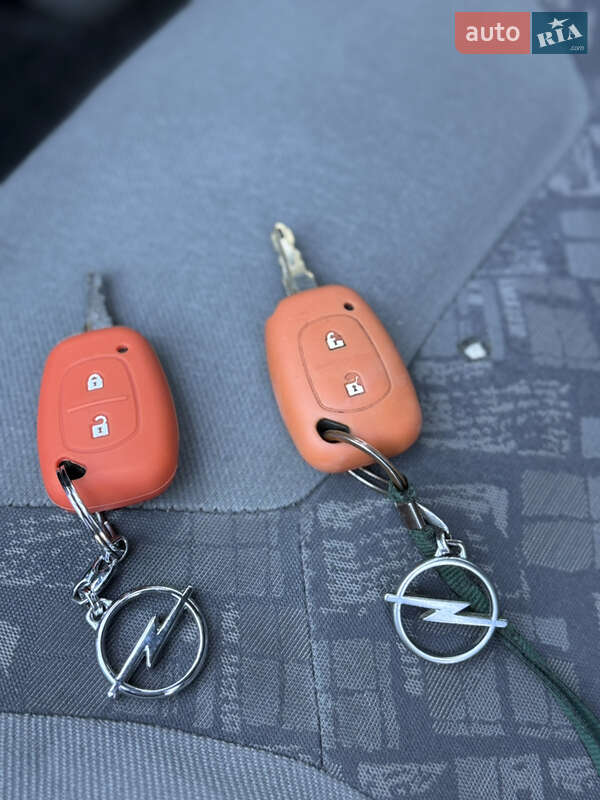 Минивэн Opel Vivaro 2005 в Новояворовске фото 15 Минивэн Opel Vivaro 2005 в Новояворовске