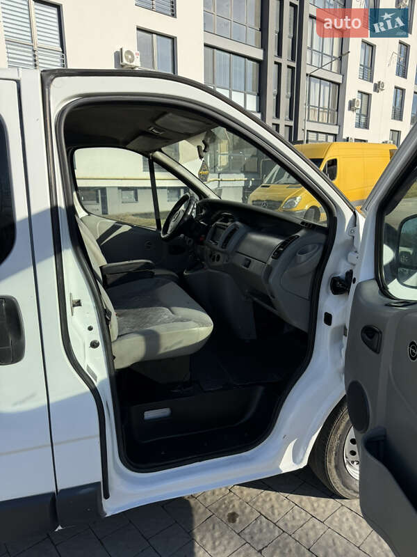 Минивэн Opel Vivaro 2005 в Новояворовске фото 20 Минивэн Opel Vivaro 2005 в Новояворовске