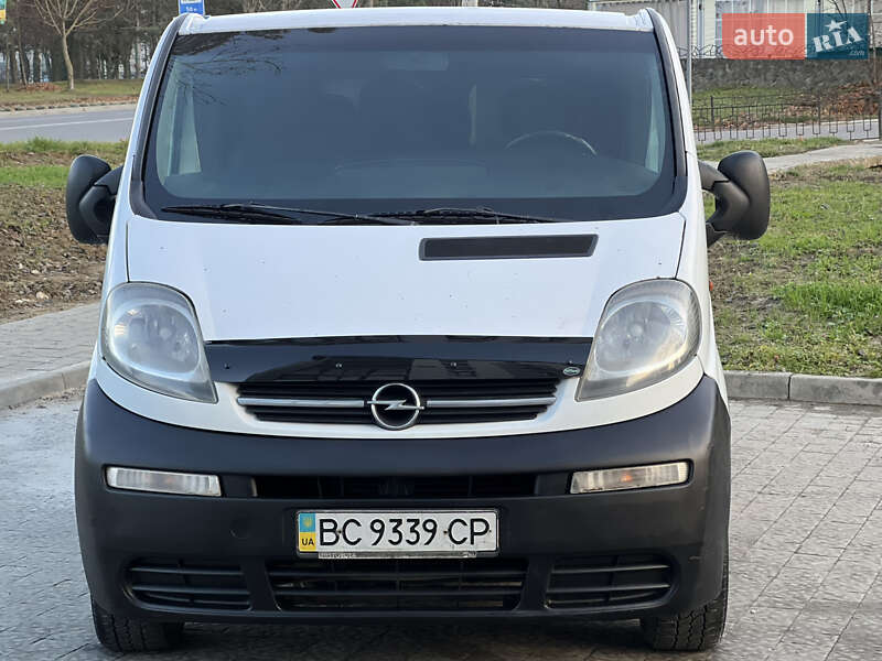 Минивэн Opel Vivaro 2004 в Новояворовске