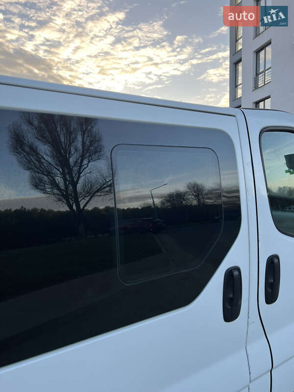 Минивэн Opel Vivaro 2004 в Новояворовске