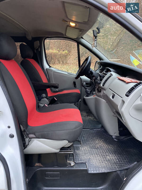 Мінівен Opel Vivaro 2004 в Львові фото 8 Мінівен Opel Vivaro 2004 в Львові