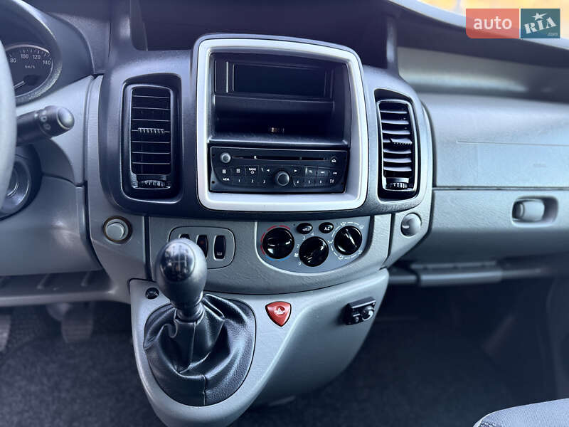 Минивэн Opel Vivaro 2014 в Ровно