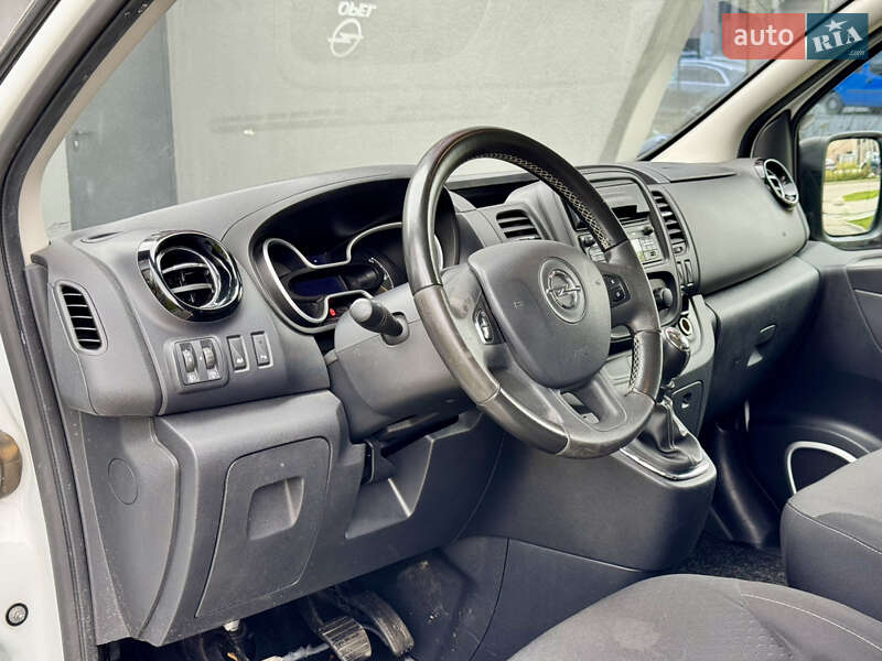 Минивэн Opel Vivaro 2015 в Львове