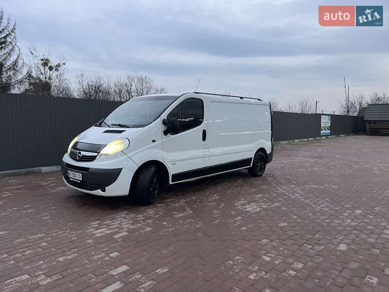 Грузовой фургон Opel Vivaro 2011 в Сарнах