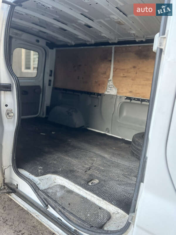 Грузовой фургон Opel Vivaro 2011 в Сарнах