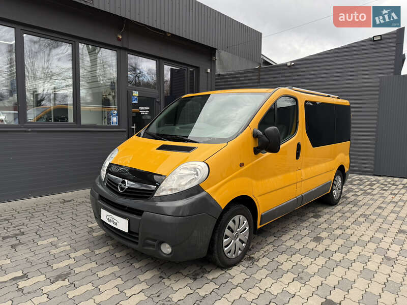 Мінівен Opel Vivaro 2014 в Чернівцях