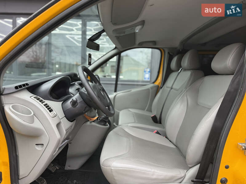 Мінівен Opel Vivaro 2014 в Чернівцях