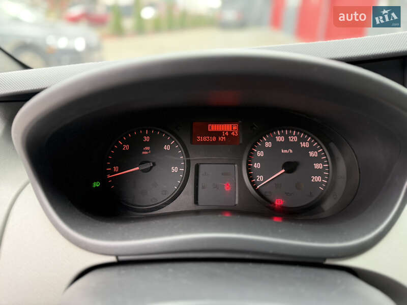 Мінівен Opel Vivaro 2014 в Чернівцях