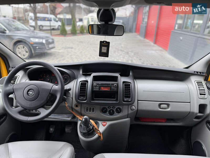 Мінівен Opel Vivaro 2014 в Чернівцях