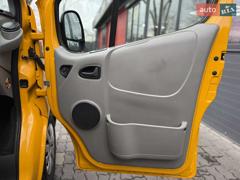 Мінівен Opel Vivaro 2014 в Чернівцях