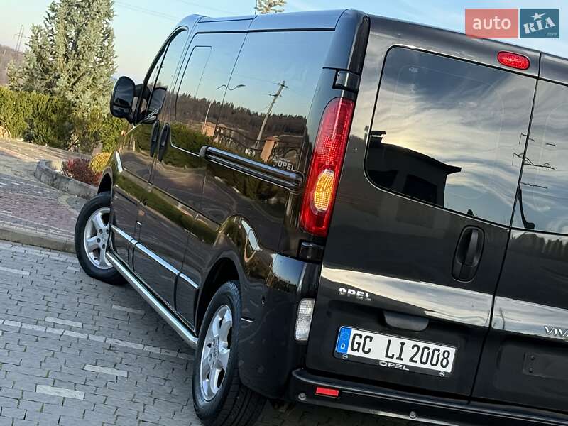 Минивэн Opel Vivaro 2011 в Дрогобыче