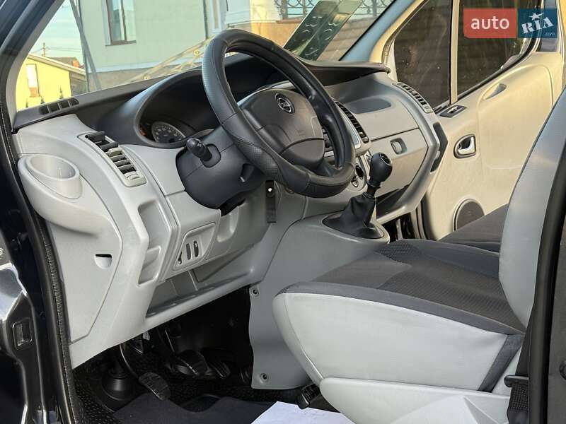 Минивэн Opel Vivaro 2011 в Дрогобыче