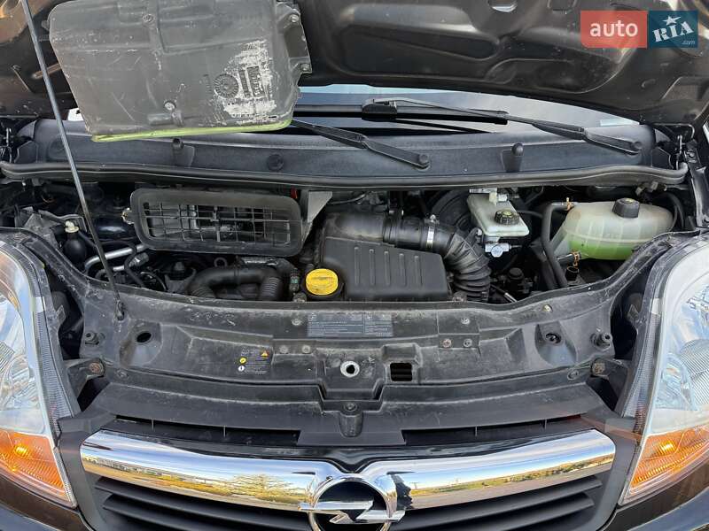 Минивэн Opel Vivaro 2011 в Дрогобыче