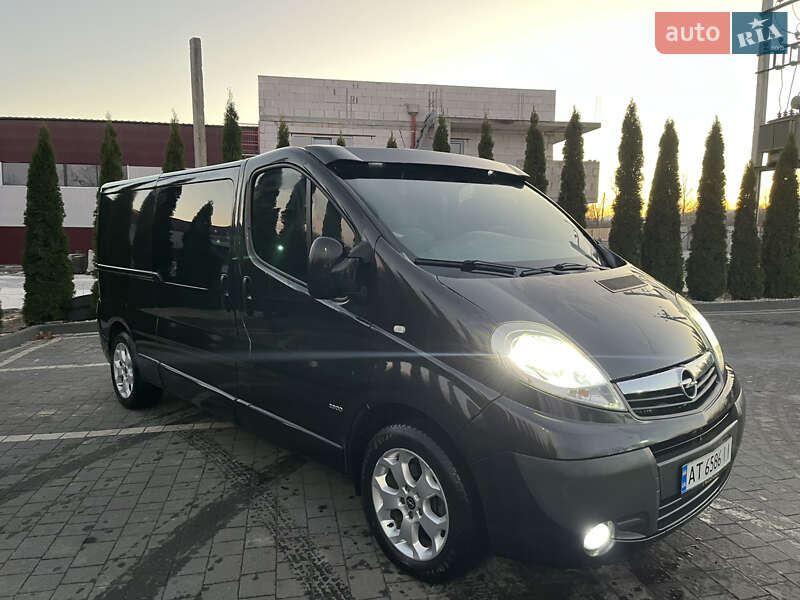 Минивэн Opel Vivaro 2013 в Надворной