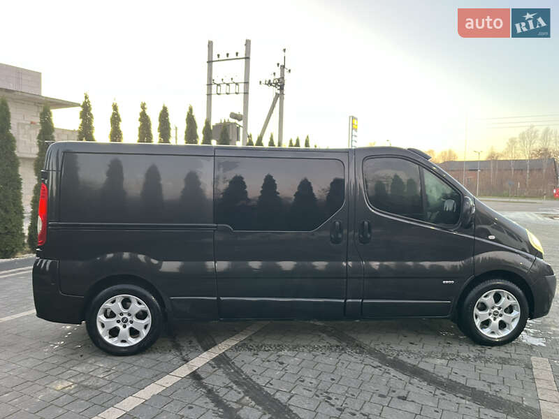 Минивэн Opel Vivaro 2013 в Надворной