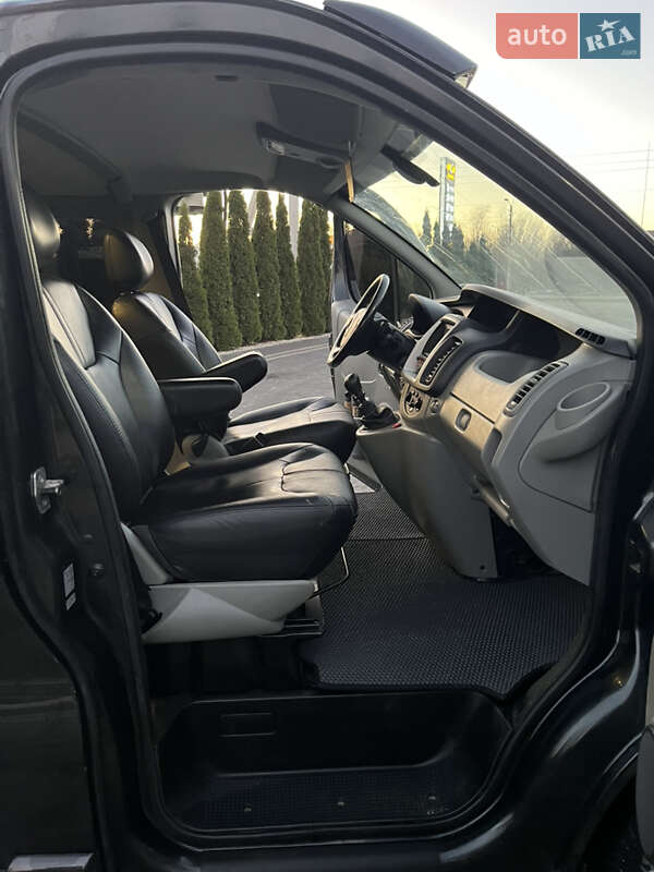 Минивэн Opel Vivaro 2013 в Надворной