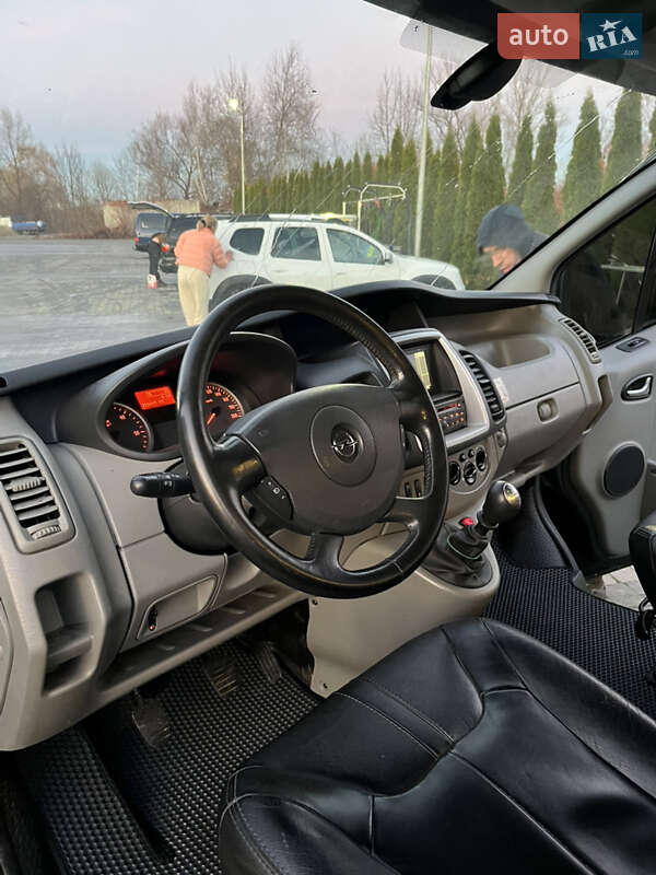 Минивэн Opel Vivaro 2013 в Надворной