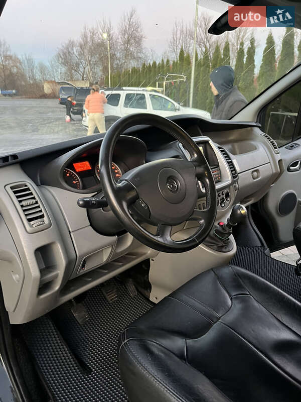 Минивэн Opel Vivaro 2013 в Надворной