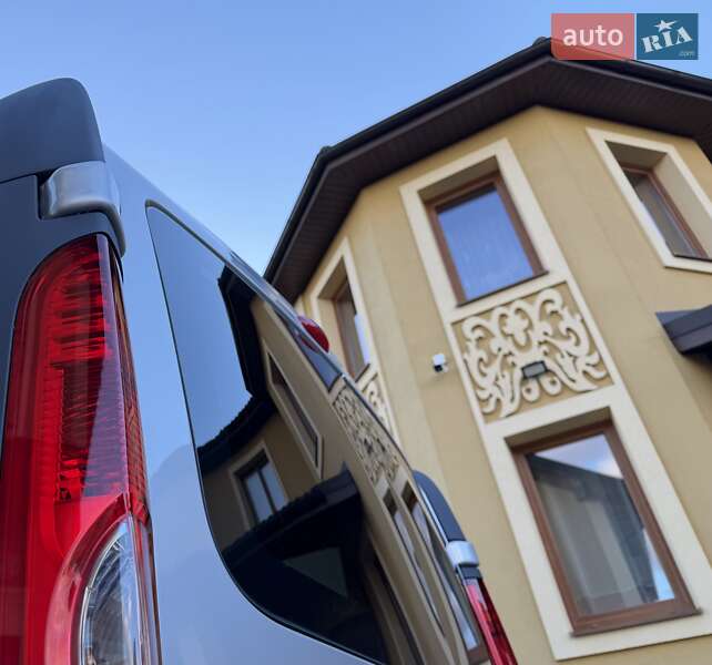 Минивэн Opel Vivaro 2012 в Львове